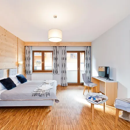 Sun & Snow Lipki Park מלון זקופאנה