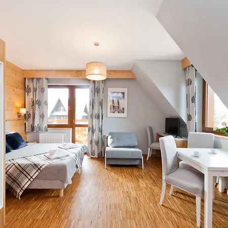 Sun & Snow Lipki Park