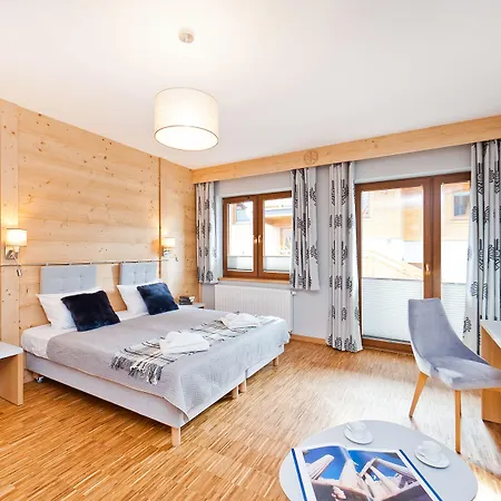 Sun & Snow Lipki Park Hotel 3*