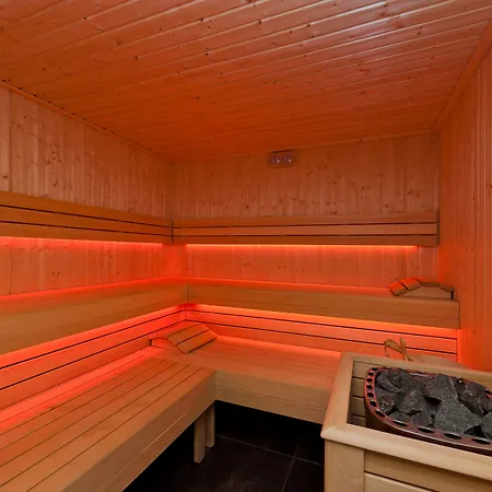 Sun & Snow Lipki Park 3*