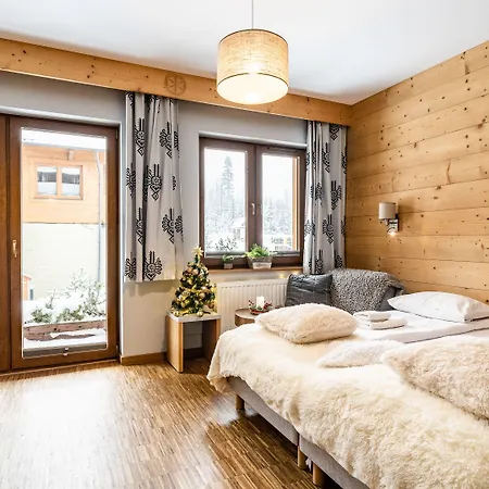 Sun & Snow Lipki Park زاكوباني