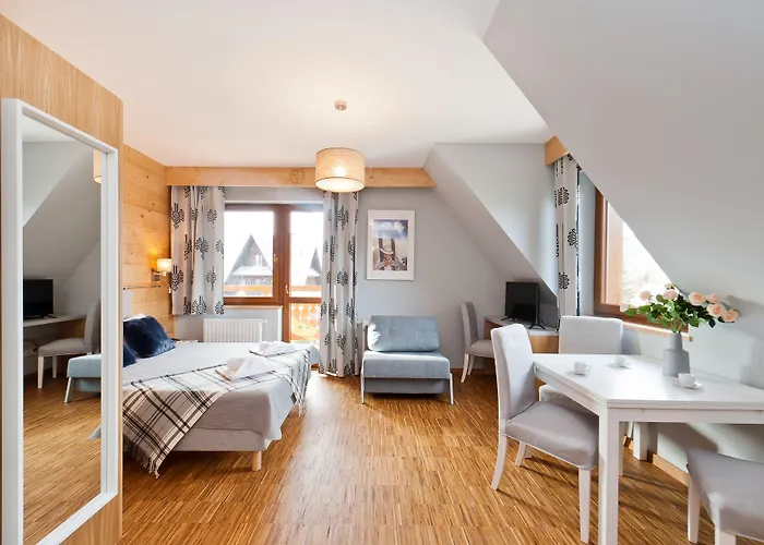 Sun & Snow Lipki Park